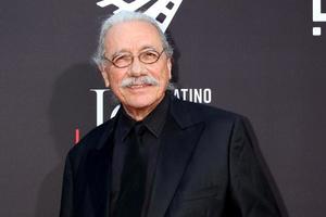 los angeles 2 juin - edward james olmos au 7e et union premiere festival international du film latino de los angeles au tcl chinese theatre imax le 2 juin 2021 à los angeles, ca photo