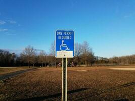 permis bleu dmv requis panneau pour fauteuil roulant amende et zone de remorquage photo