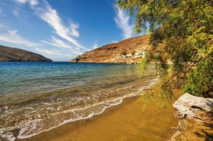 plage de megalo livadi sur l'île de serifos, grèce photo