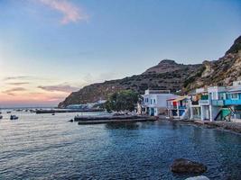 village de klima sur l'île de milos, grèce photo