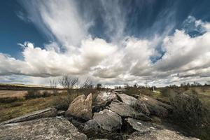 panorama des ruines de l'époque de la première guerre mondiale et de la tempête imminente photo