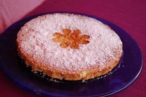 délicieux gâteau santiago fait maison, aux amandes. photo