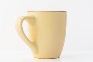 tasse sur fond blanc photo