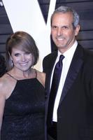 los angeles 26 février - katie couric, john molner à la soirée oscar vanity fair 2017 au wallis annenberg center le 26 février 2017 à beverly hills, ca photo