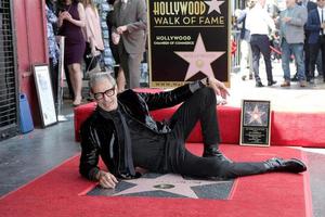 los angeles - 14 juin jeff goldblum lors de la cérémonie en l'honneur de jeff goldblum avec une étoile sur le hollywood walk of fame le 14 juin 2018 à los angeles, ca photo