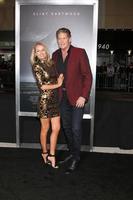 Los angeles - 10 décembre hayley roberts, david hasselhoff à la première mondiale de la mule au théâtre du village le 10 décembre 2018 à westwood, ca photo