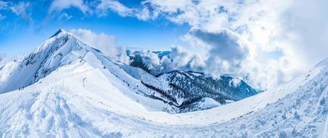 sport montagnes paysages hiver touriste neige nature ciel bleu