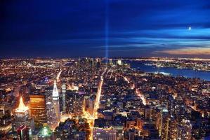 vue aérienne de la ville de new york la nuit photo