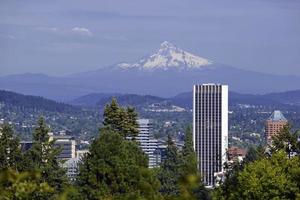 Monter la hotte avec Portland au premier plan, Oregon photo