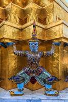 géant à wat pra kaew, monuments, bangkok, thaïlande