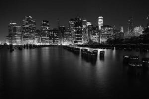 tours sur l'île de Manhattan la nuit. la ville de New York.