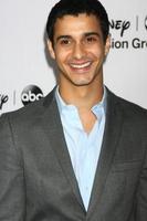 los angeles, jan 10 - elyes gabel assiste à la fête abc tca hiver 2013 à l'hôtel langham huntington le 10 janvier 2013 à pasadena, ca photo