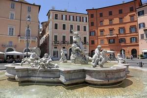 fontaine de neptune, piazza navona, rome, italie photo
