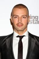 Los angeles, nov 1 - joey lawrence arrive à la danse avec les stars 200e show party au boulevard3 le 1 novembre 2010 à los angeles, ca photo