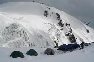 camper en haute montagne photo