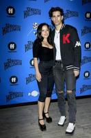 los angeles 30 septembre - cierra ramirez, jonathan gonzalez à la soirée d'avant-première des talents et de la presse d'halloween au musée de la place du patrimoine le 30 septembre 2021 à los angeles, ca photo