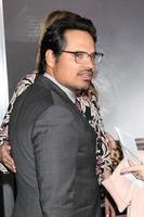 los angeles déc 10 - michael pena, brie shaffer à la première mondiale de la mule au théâtre du village le 10 décembre 2018 à westwood, ca photo