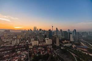 Skyline de Kuala Lumpur pendant le crépuscule