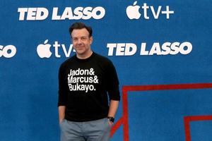 los angeles 15 juillet - jason sudeikis à la première projection de la saison 2 de ted lasso sur le toit du centre de design pacifique le 15 juillet 2021 à los angeles, ca photo