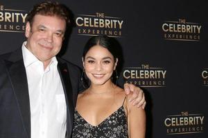 los angeles 12 août - vanessa hudgens à l'expérience de la célébrité à l'hôtel hilton universel le 12 août 2018 à universal city, ca photo