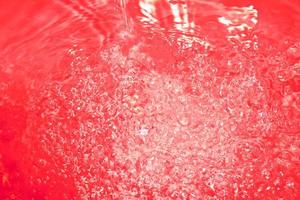 fond chaotique abstrait rouge avec motif sans couture. texture de surface liquide rouge. photo