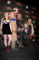 los angeles, 10 oct - natalie alyn lind, barbara alyn woods, alyvia lind, emily alyn lind à la 8e soirée annuelle de première de la haunted hayride au parc griffith le 10 octobre 2013 à los angeles, ca photo