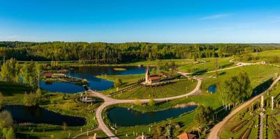 parc de sculptures du christ le roi de la colline, aglona, lettonie. photo