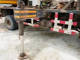 camion grue automobile couleur jaune et noir photo