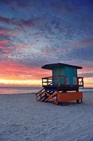 lever du soleil sur la plage sud de miami photo