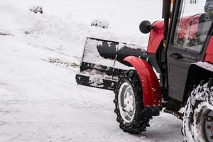 déneigement en hiver le tracteur photo