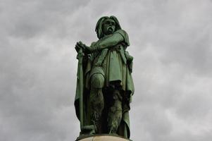 la statue emblématique de vincingetorix d'alesia, bourgogne france photo