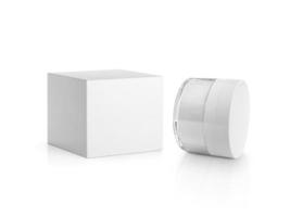 pot cosmétique avec maquette de boîte d'emballage isolé sur fond blanc photo