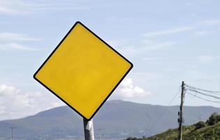 panneau de signalisation jaune vide avec espace de copie photo