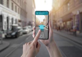 utilisez la navigation 3d pour trouver un musée sur un téléphone mobile. le concept de technologie de réalité augmentée photo