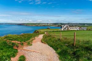 Afficher le long du sentier côtier du sud-ouest vers Thurlestone dans le Devon photo