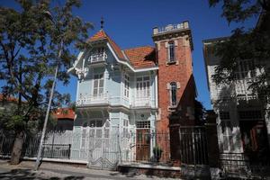 bâtiment sur l'île de buyukada à istanbul, turquie photo