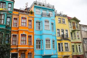 Maisons anciennes dans le quartier de Fener, Istanbul, Turquie photo