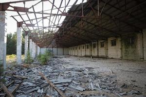 bâtiment dans la base radar de duga, zone d'exclusion de tchernobyl, ukraine photo