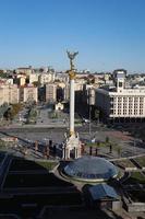 monument de l'indépendance à maidan nezalezhnosti à kiev, ukraine photo