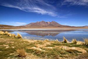 lagon pittoresque en bolivie, amérique du sud photo