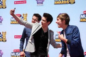 Los angeles, 26 avril - avant de sortir au radio disney music awards 2014 au nokia theatre le 26 avril 2014 à los angeles, ca photo