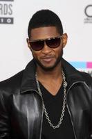 Los angeles nov 21 - usher arrive aux 2010 american music awards au nokia theatre le 21 novembre 2010 à los angeles, ca photo