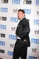 Los angeles, 11 août - mike mizanin alias le miz arrivant à l'événement d'été être une star à l'hôtel andaz le 11 août 2011 à los angeles, ca photo