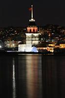 tour de la jeune fille à istanbul, turquie photo