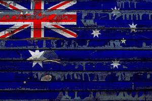 le drapeau national de l'australie est peint sur des planches inégales. symbole du pays. photo