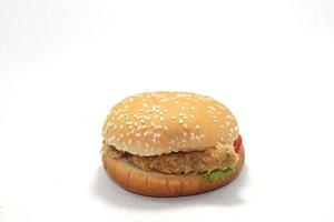 hamburger - parfait - burger américain - cheeseburger classique fait l'original sur fond blanc. photo