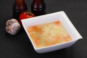 soupe de poulet aux nouilles photo