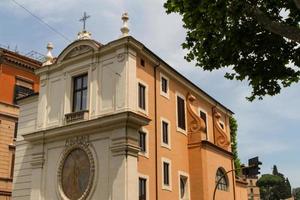 grande église au centre de rome, italie. photo