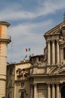 grande église au centre de rome, italie. photo