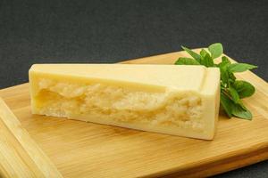 fromage parmesan dur servi basilic photo